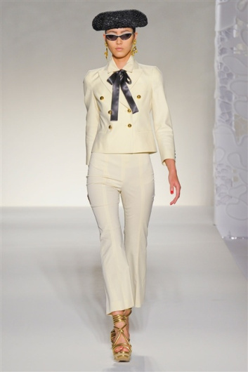 Fotoservizio/SS 2012/WOMEN/MOSCHINO/23