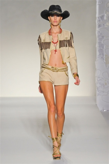 Fotoservizio/SS 2012/WOMEN/MOSCHINO/37