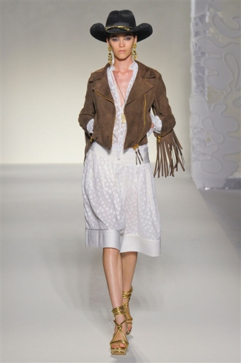 Fotoservizio/SS 2012/WOMEN/MOSCHINO/40
