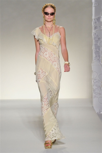 Fotoservizio/SS 2012/WOMEN/MOSCHINO/33