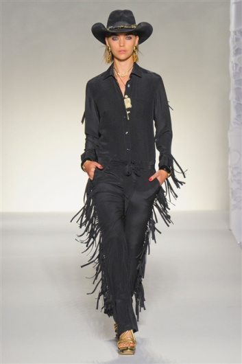 Fotoservizio/SS 2012/WOMEN/MOSCHINO/35