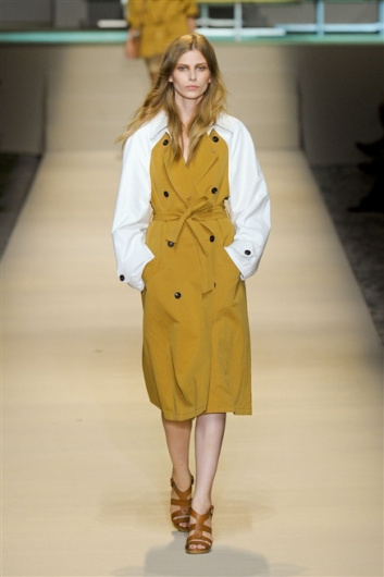 Fotoservizio/SS 2012/WOMEN/TRUSSARDI/3