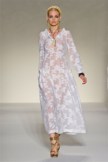 Fotoservizio/SS 2012/WOMEN/MOSCHINO/43