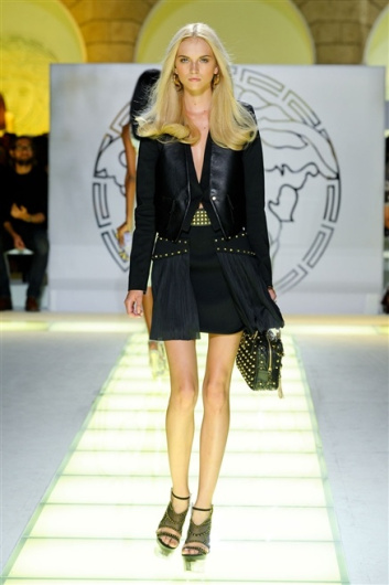 Fotoservizio/SS 2012/WOMEN/VERSACE/32