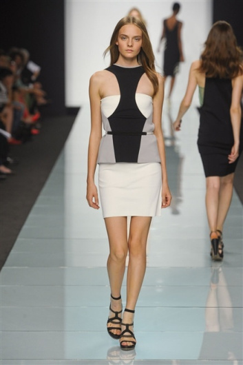 Fotoservizio/SS 2012/WOMEN/ANTEPRIMA/22