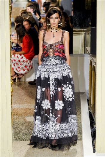 Fotoservizio/SS 2012/WOMEN/EMILIO PUCCI/3