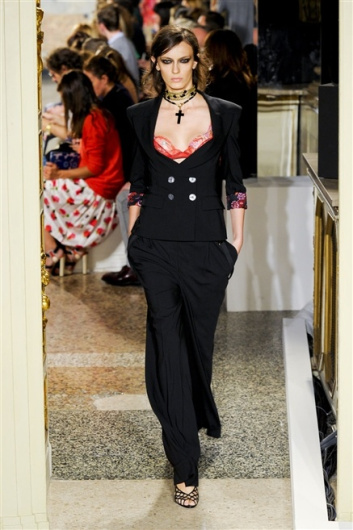 Fotoservizio/SS 2012/WOMEN/EMILIO PUCCI/5