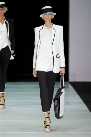 Fotoservizio/SS 2012/WOMEN/EMPORIO ARMANI/1