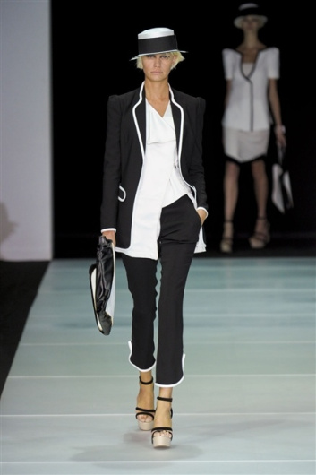 Fotoservizio/SS 2012/WOMEN/EMPORIO ARMANI/2