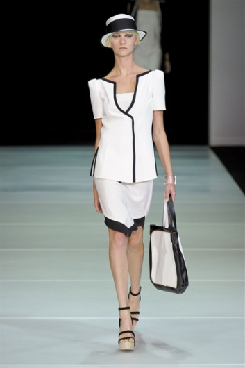 Fotoservizio/SS 2012/WOMEN/EMPORIO ARMANI/3