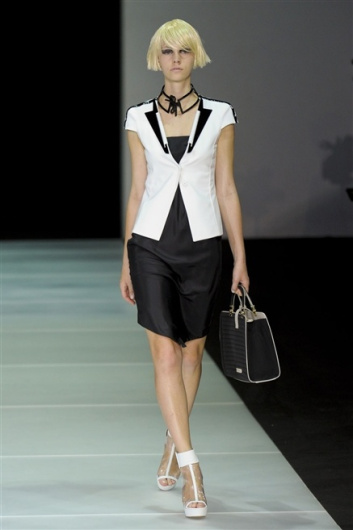 Fotoservizio/SS 2012/WOMEN/EMPORIO ARMANI/8