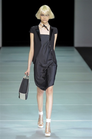 Fotoservizio/SS 2012/WOMEN/EMPORIO ARMANI/9