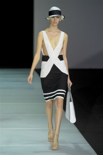 Fotoservizio/SS 2012/WOMEN/EMPORIO ARMANI/10