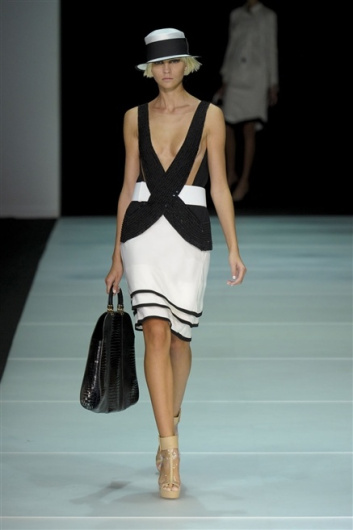 Fotoservizio/SS 2012/WOMEN/EMPORIO ARMANI/11