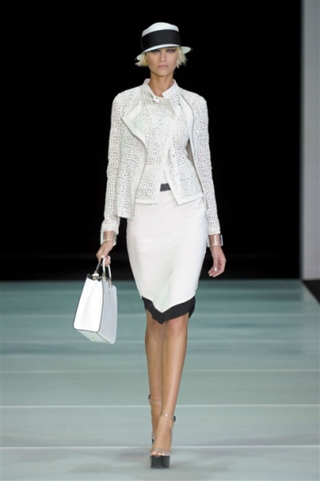 Fotoservizio/SS 2012/WOMEN/EMPORIO ARMANI/12