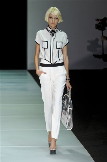 Fotoservizio/SS 2012/WOMEN/EMPORIO ARMANI/13
