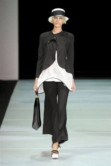 Fotoservizio/SS 2012/WOMEN/EMPORIO ARMANI/6