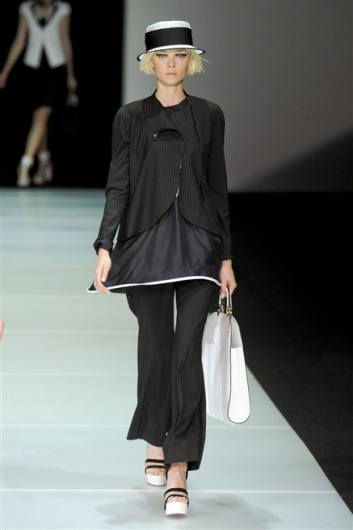 Fotoservizio/SS 2012/WOMEN/EMPORIO ARMANI/7