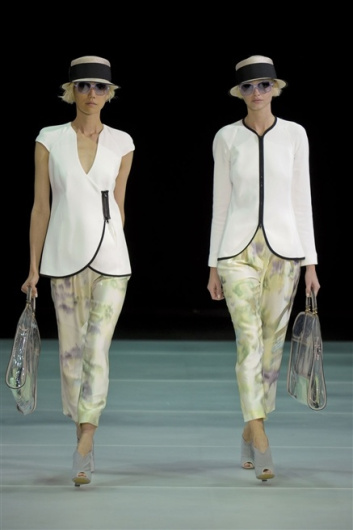 Fotoservizio/SS 2012/WOMEN/EMPORIO ARMANI/18