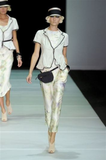 Fotoservizio/SS 2012/WOMEN/EMPORIO ARMANI/21