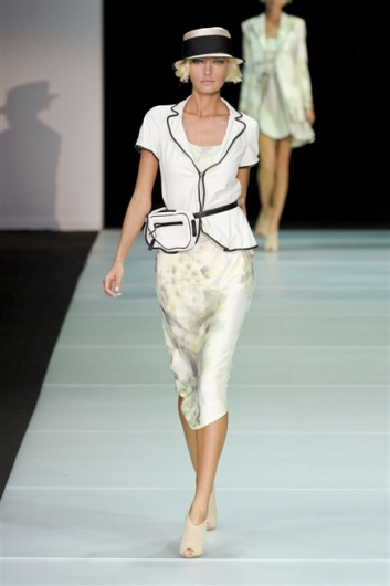 Fotoservizio/SS 2012/WOMEN/EMPORIO ARMANI/22