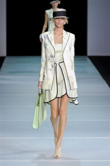 Fotoservizio/SS 2012/WOMEN/EMPORIO ARMANI/23