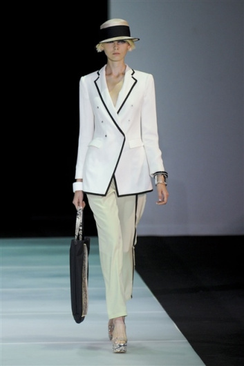 Fotoservizio/SS 2012/WOMEN/EMPORIO ARMANI/14