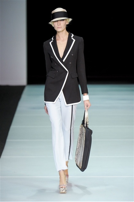 Fotoservizio/SS 2012/WOMEN/EMPORIO ARMANI/15