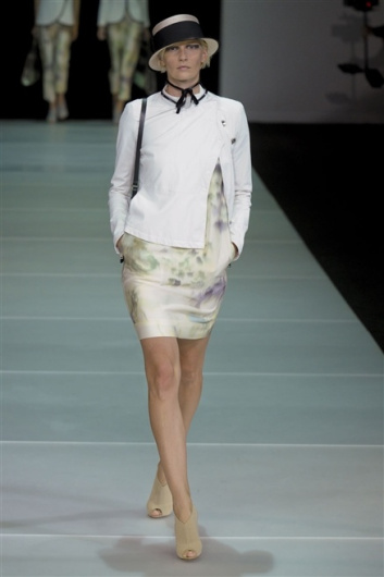 Fotoservizio/SS 2012/WOMEN/EMPORIO ARMANI/17