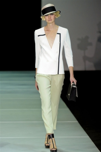 Fotoservizio/SS 2012/WOMEN/EMPORIO ARMANI/29