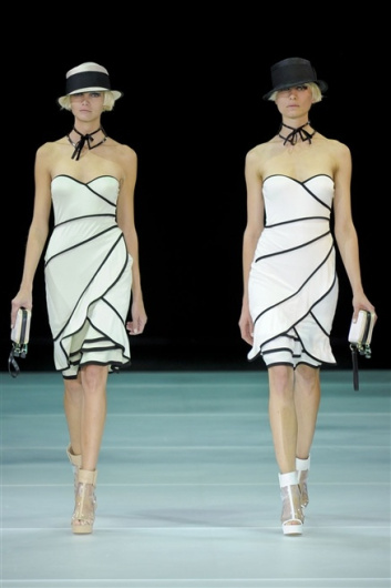 Fotoservizio/SS 2012/WOMEN/EMPORIO ARMANI/31