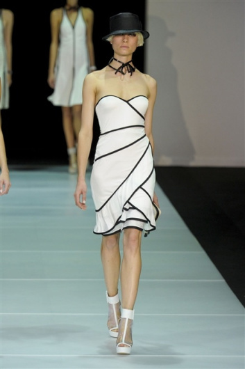 Fotoservizio/SS 2012/WOMEN/EMPORIO ARMANI/32