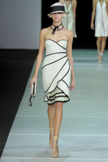 Fotoservizio/SS 2012/WOMEN/EMPORIO ARMANI/33