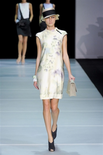 Fotoservizio/SS 2012/WOMEN/EMPORIO ARMANI/24