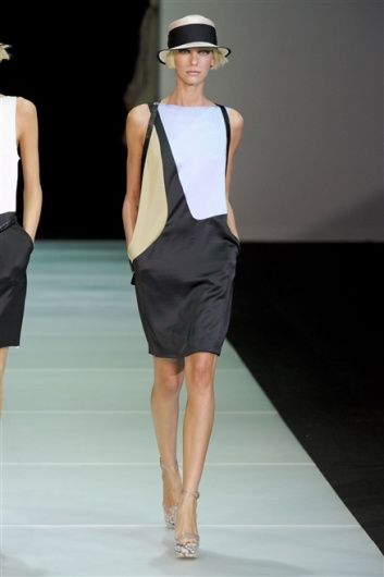 Fotoservizio/SS 2012/WOMEN/EMPORIO ARMANI/26