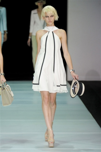 Fotoservizio/SS 2012/WOMEN/EMPORIO ARMANI/27