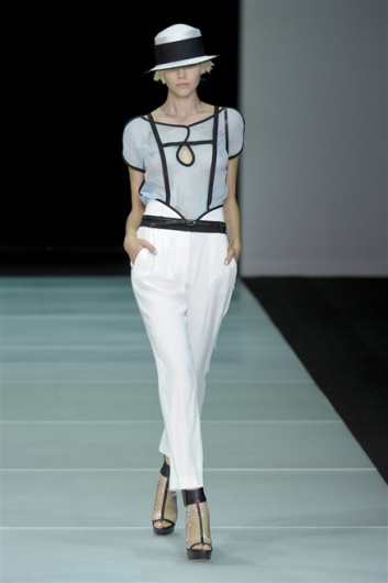 Fotoservizio/SS 2012/WOMEN/EMPORIO ARMANI/38
