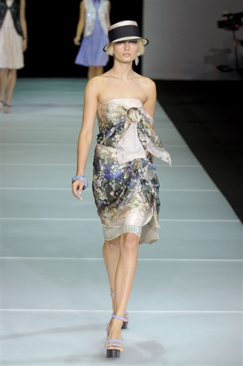 Fotoservizio/SS 2012/WOMEN/EMPORIO ARMANI/40