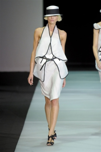 Fotoservizio/SS 2012/WOMEN/EMPORIO ARMANI/43
