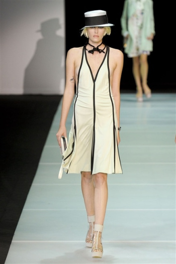 Fotoservizio/SS 2012/WOMEN/EMPORIO ARMANI/35