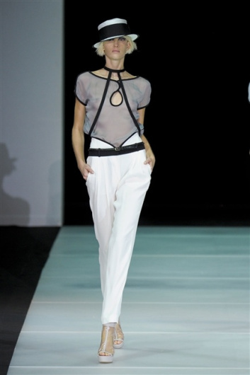 Fotoservizio/SS 2012/WOMEN/EMPORIO ARMANI/37