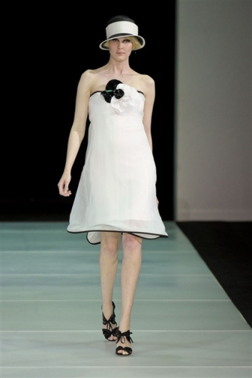 Fotoservizio/SS 2012/WOMEN/EMPORIO ARMANI/48