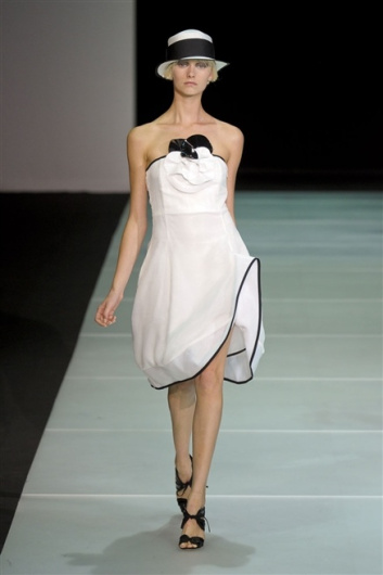 Fotoservizio/SS 2012/WOMEN/EMPORIO ARMANI/49