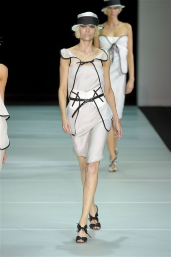 Fotoservizio/SS 2012/WOMEN/EMPORIO ARMANI/44