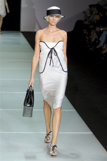 Fotoservizio/SS 2012/WOMEN/EMPORIO ARMANI/45