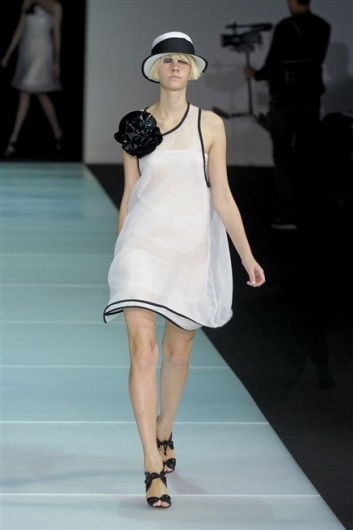Fotoservizio/SS 2012/WOMEN/EMPORIO ARMANI/47