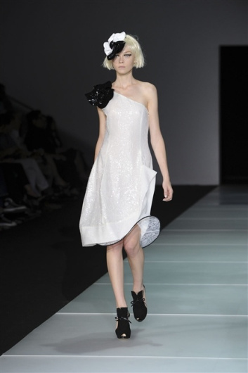 Fotoservizio/SS 2012/WOMEN/EMPORIO ARMANI/59
