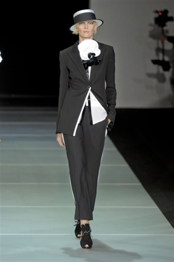 Fotoservizio/SS 2012/WOMEN/EMPORIO ARMANI/62