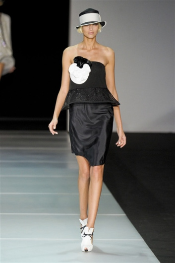 Fotoservizio/SS 2012/WOMEN/EMPORIO ARMANI/54