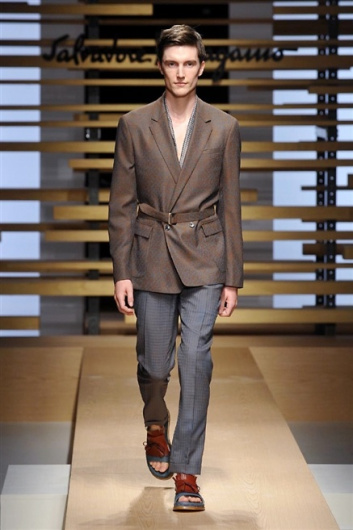 Fotoservizio/SS 2015/MEN/SALVATORE FERRAGAMO/DP1/10